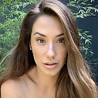 Eva Lovia 