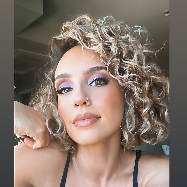 Sienna Lyons