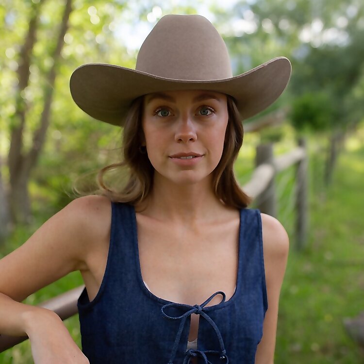 Courtney Steeves