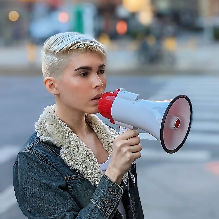 Eli Erlick