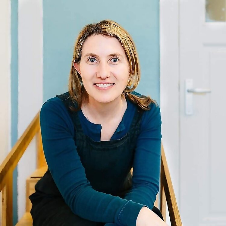 Simone Davies