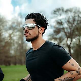 Ari Petrou 