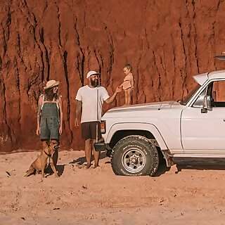 Luke Riddle & Jess Caldwell