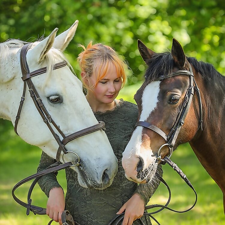 Emily & Cari