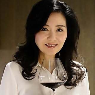 Jeannie Cho Lee