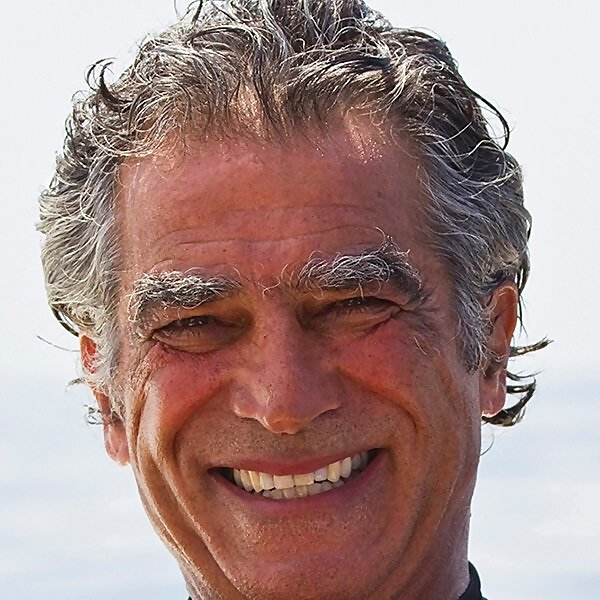 Amos Nachoum