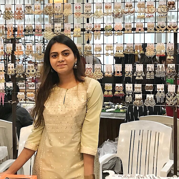 Match Your Jewel By Roshni