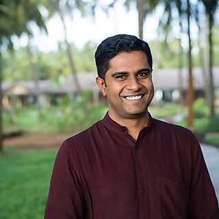 Dr Vignesh Devraj