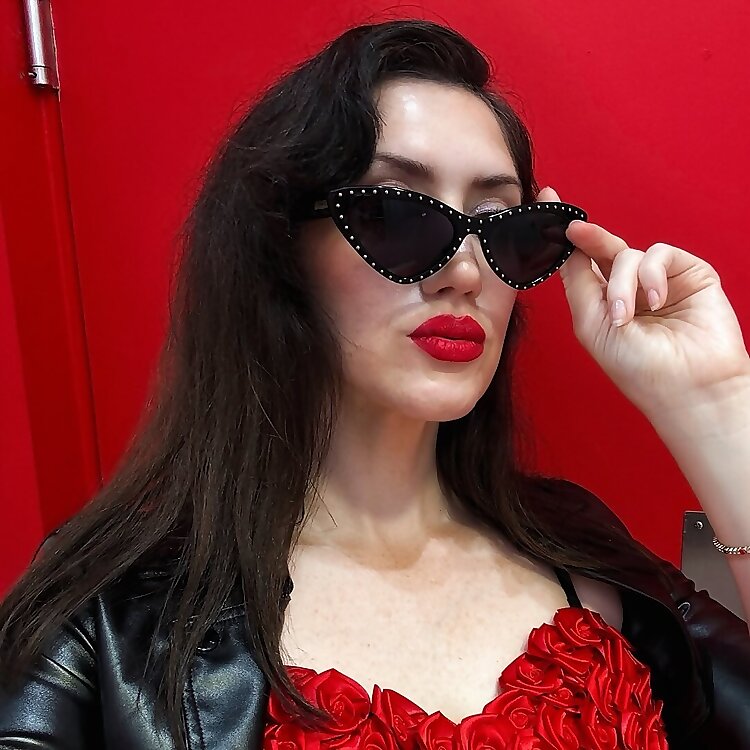 Lady Damfino