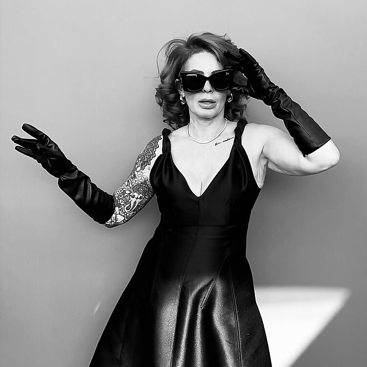 Star Monroe. Midlife Psychotherapist + Relationship Coach