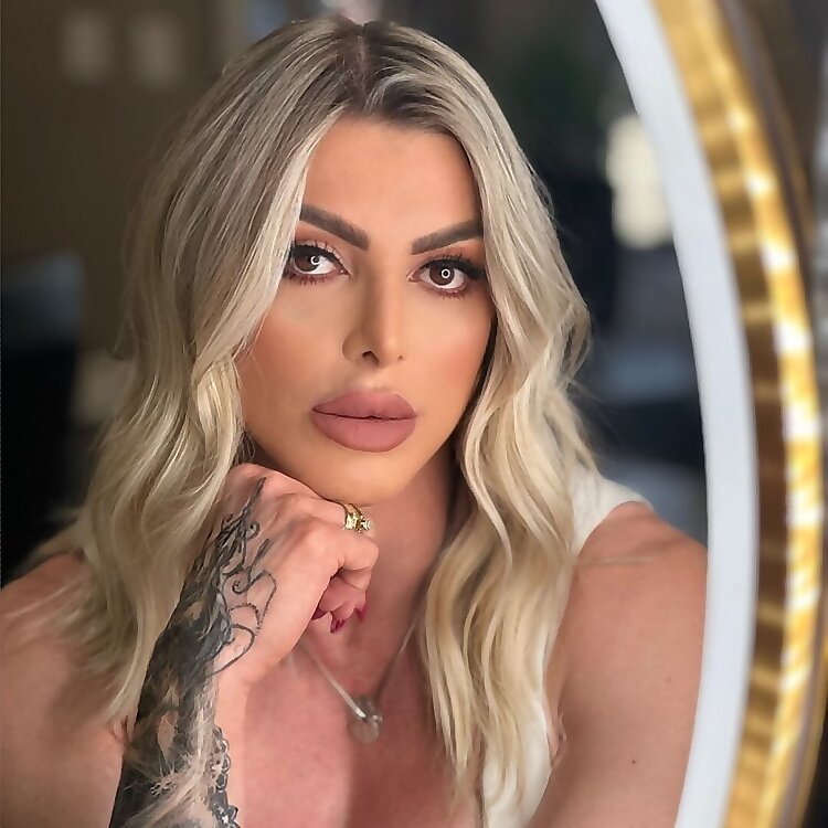 Angela Borges