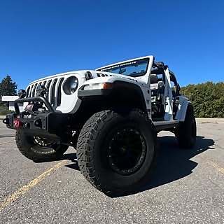 Justa Jeep Girl