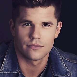 Charlie Carver