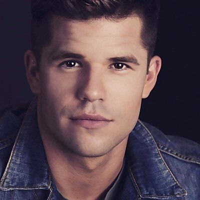 Charlie Carver