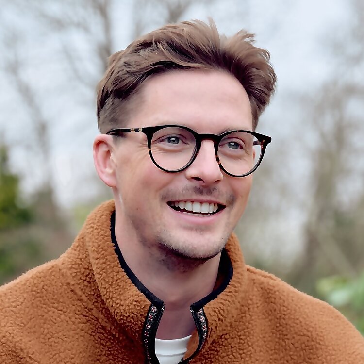 Dr Alex George