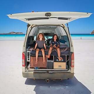 Lisa & the 2 Tiny Travellers