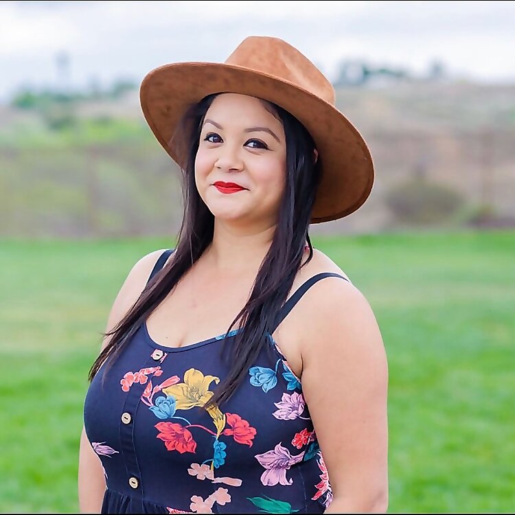 Elizabeth Flores