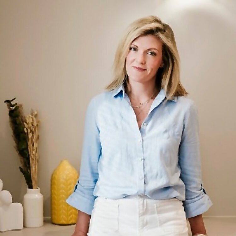 Dr Fionnuala Barton