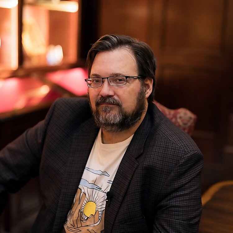 Brandon Sanderson