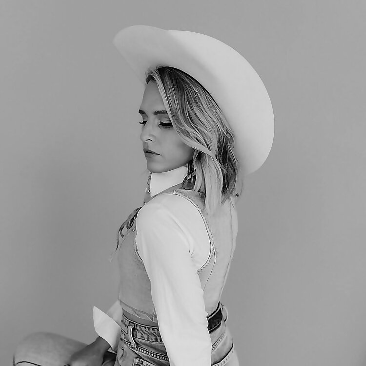 Shelby Lovelace