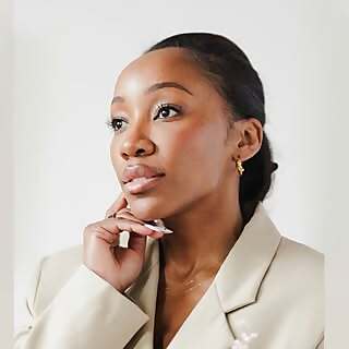 Dr. Caroline Robinson