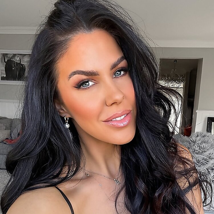 Nikkia Joy