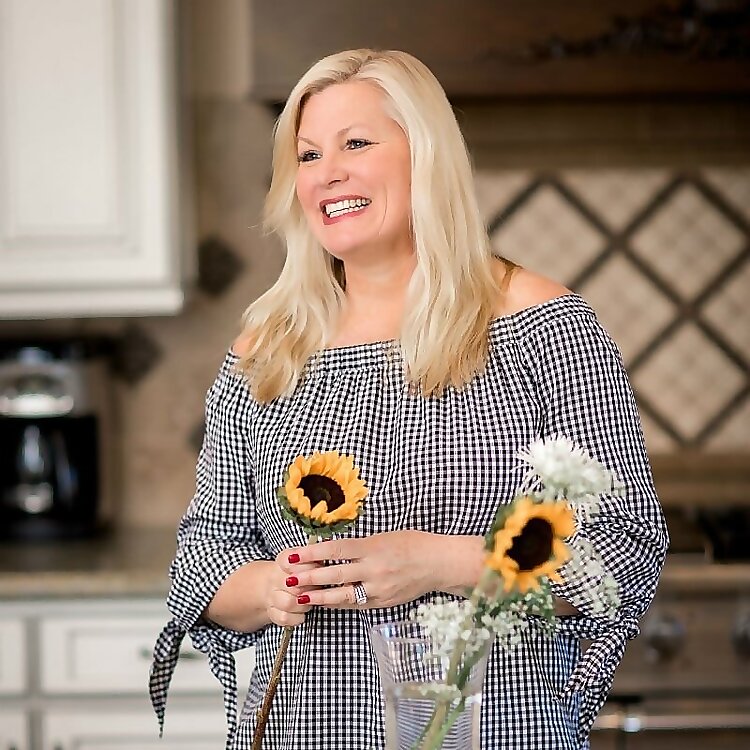 Lori Lange