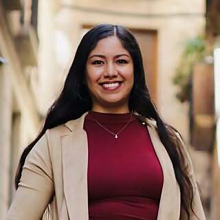 Claudia Valenuela Flores