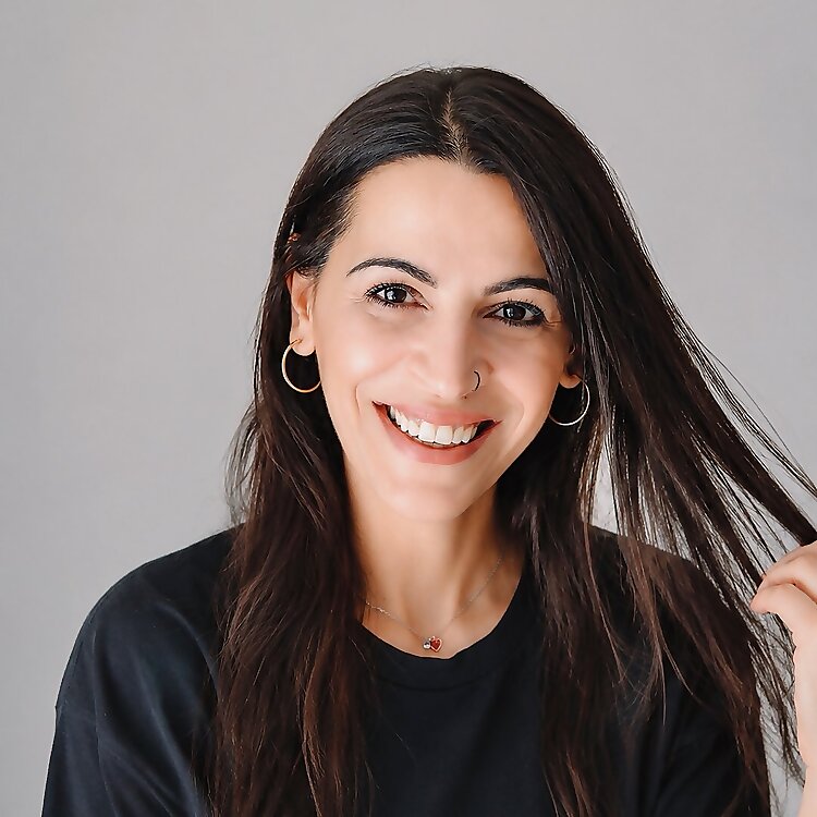 Eva Monochari
