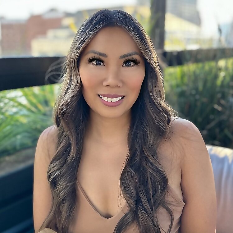 Janine Lee 