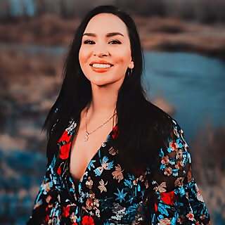 Kali Fajardo Anstine