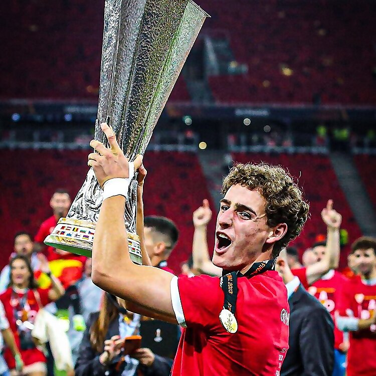 Manu Bueno