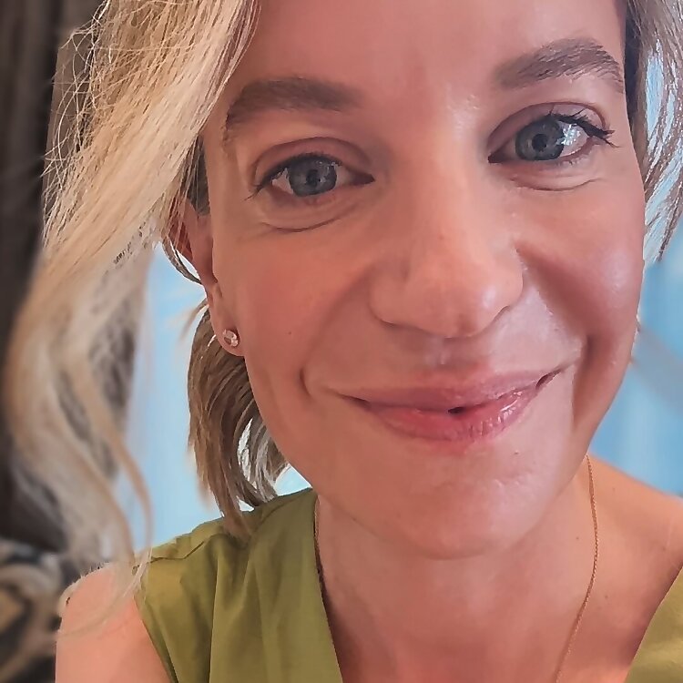 Dr Angela Wright