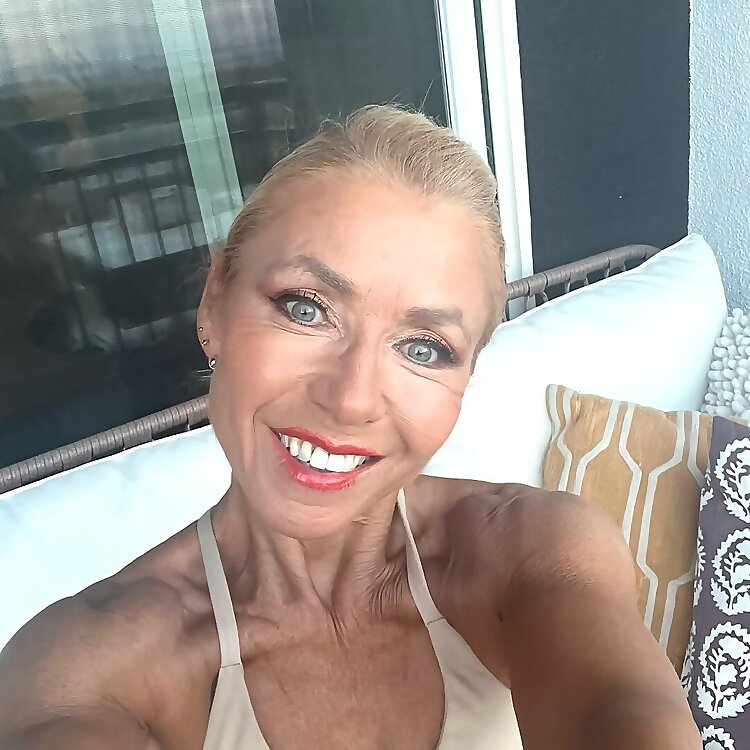Rhiannon Coles