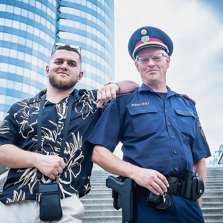 Cop & Che