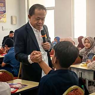Dr Fahmi
