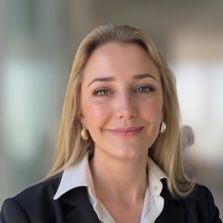 Elle Chavarri