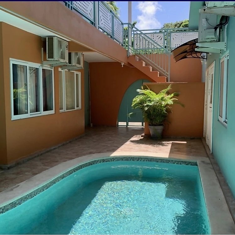 Burty's Beach Bungalow