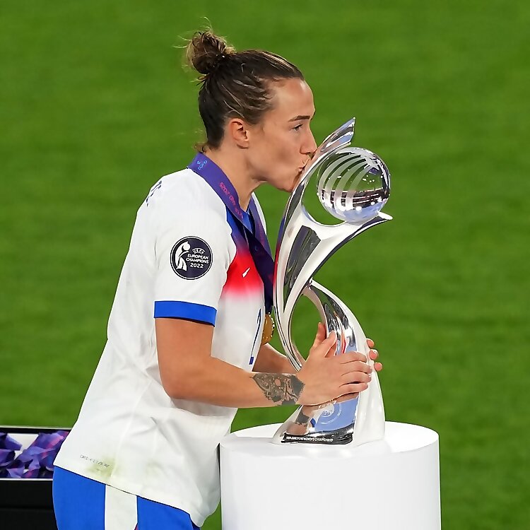 Lucy Bronze