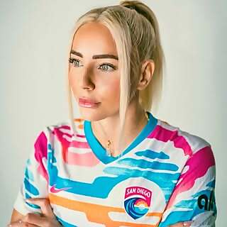 Adriana Leon