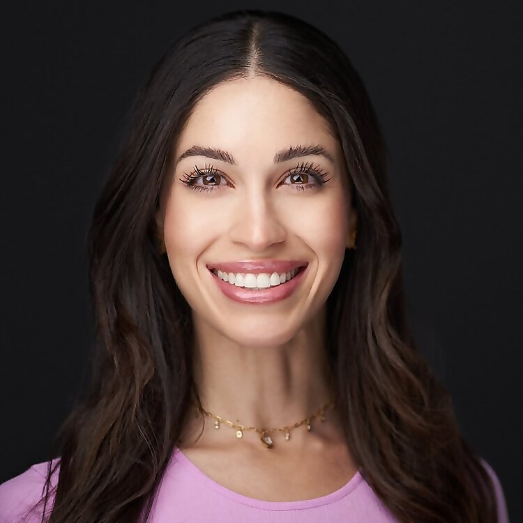 Dr Mia Mowzoon