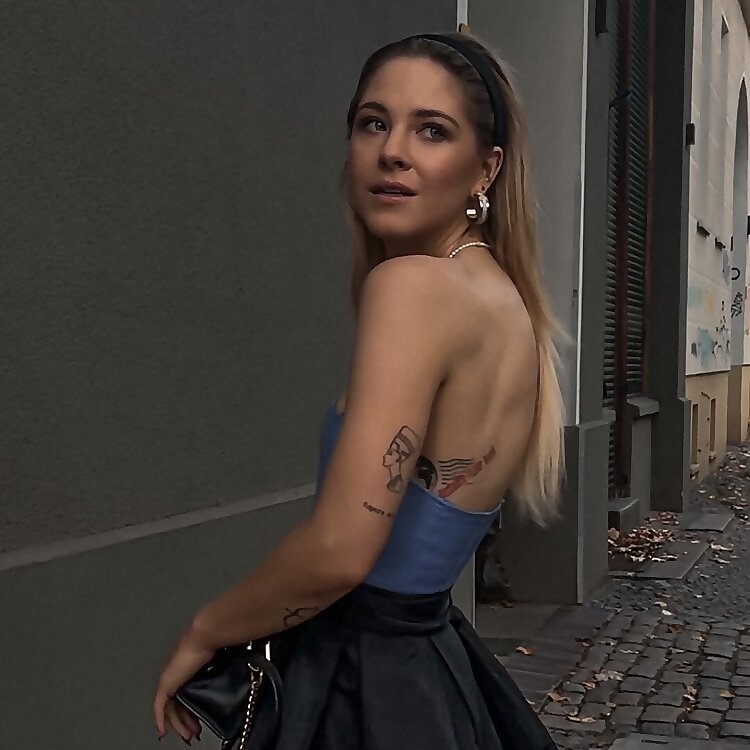 Diana Zur Lowen