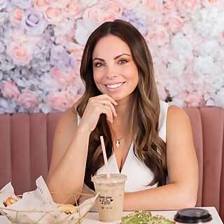 Dr. Alexandra Lourdes