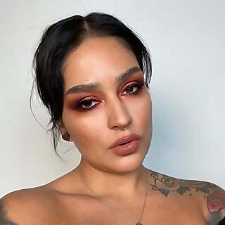 Lora Arellano
