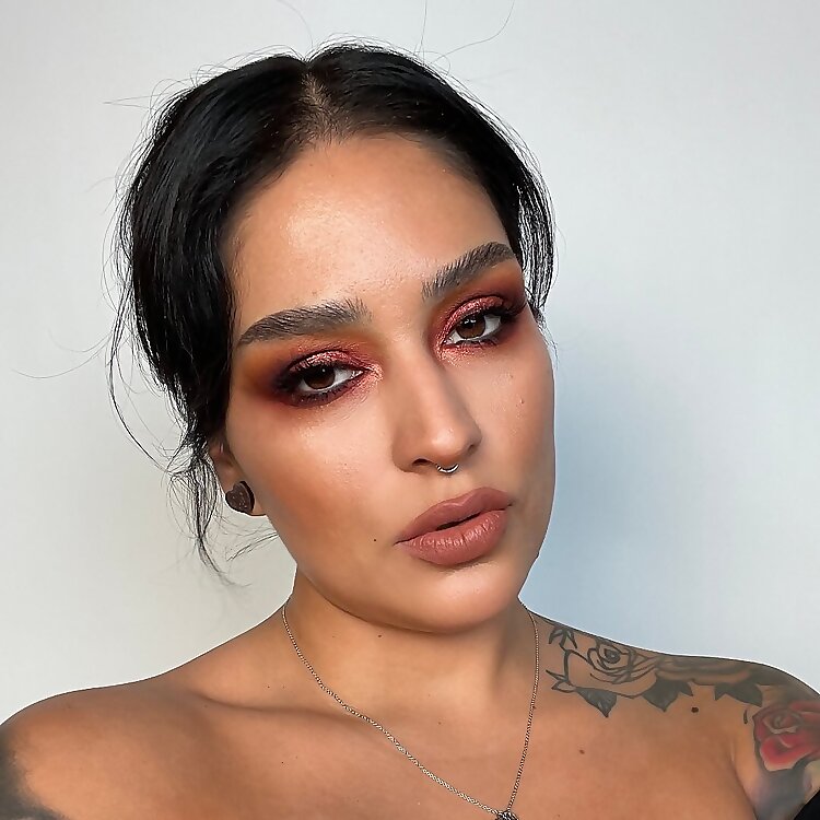 Lora Arellano
