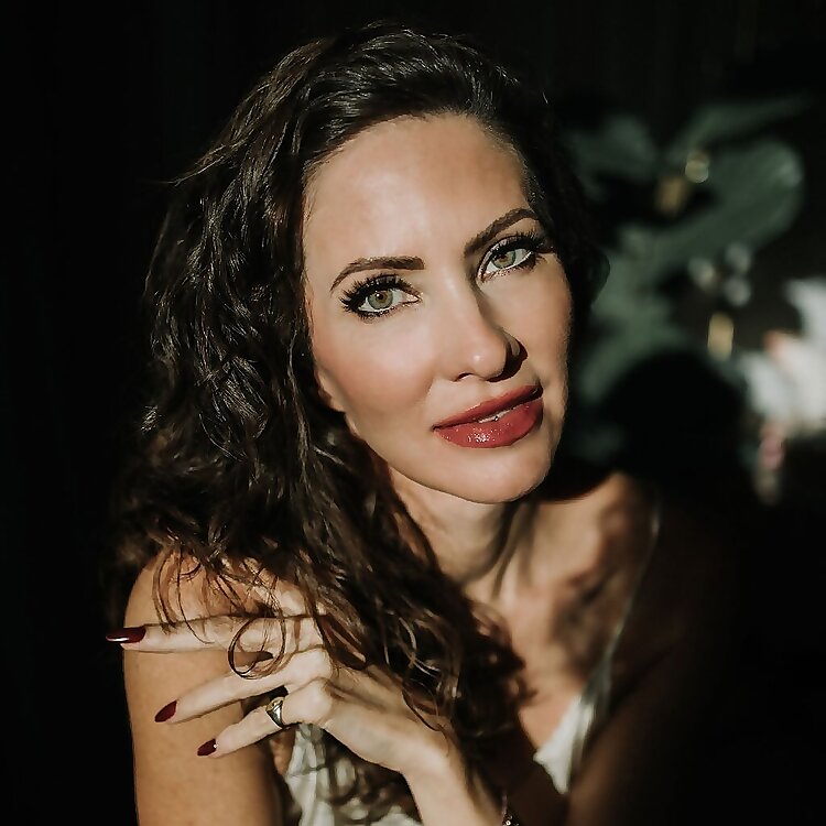 Kelly Brogan