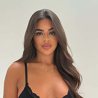 Top 100 UK OnlyFans Influencers in 2026 (British OnlyFans Models)