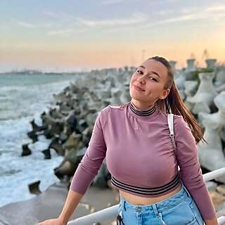 Nia Rafailova 