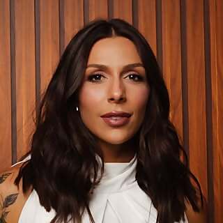 Victória Ferrari | High Business