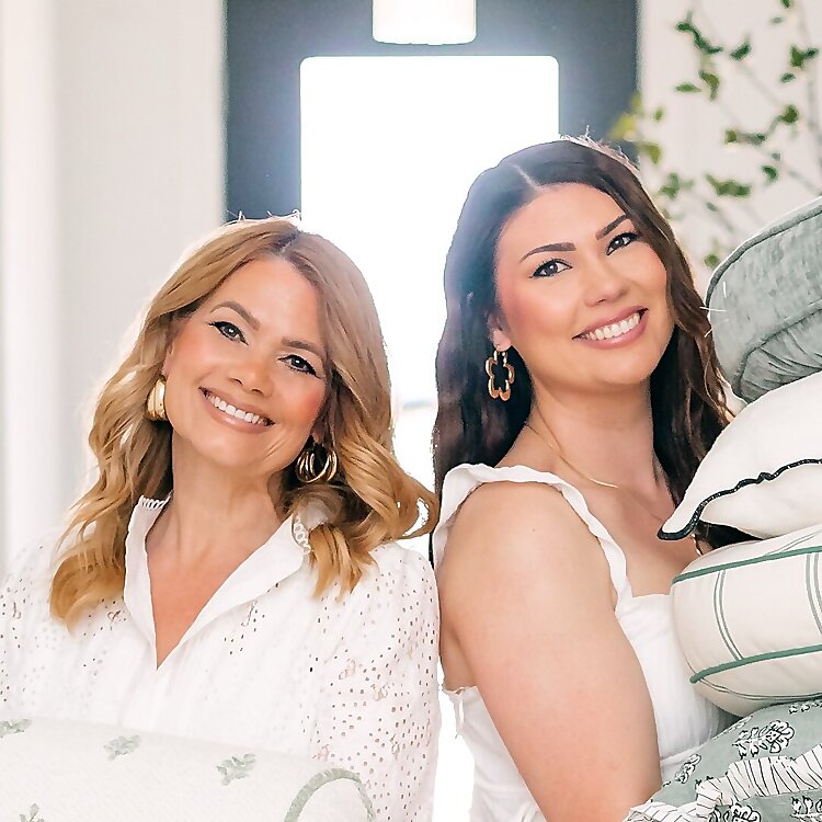 Elizabeth Novoa & Alexa Mason